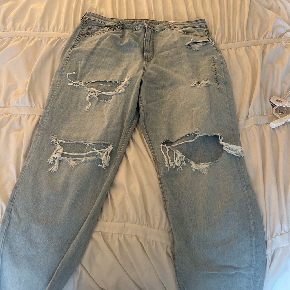 NWT American Eagle Mom Jeans